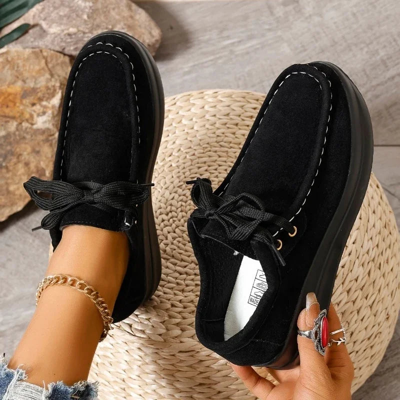 Mocassino Confort con Lacci e Suola Platform in Camoscio per Donna