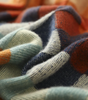 Maglione oversize a quadri con collo alto per donna