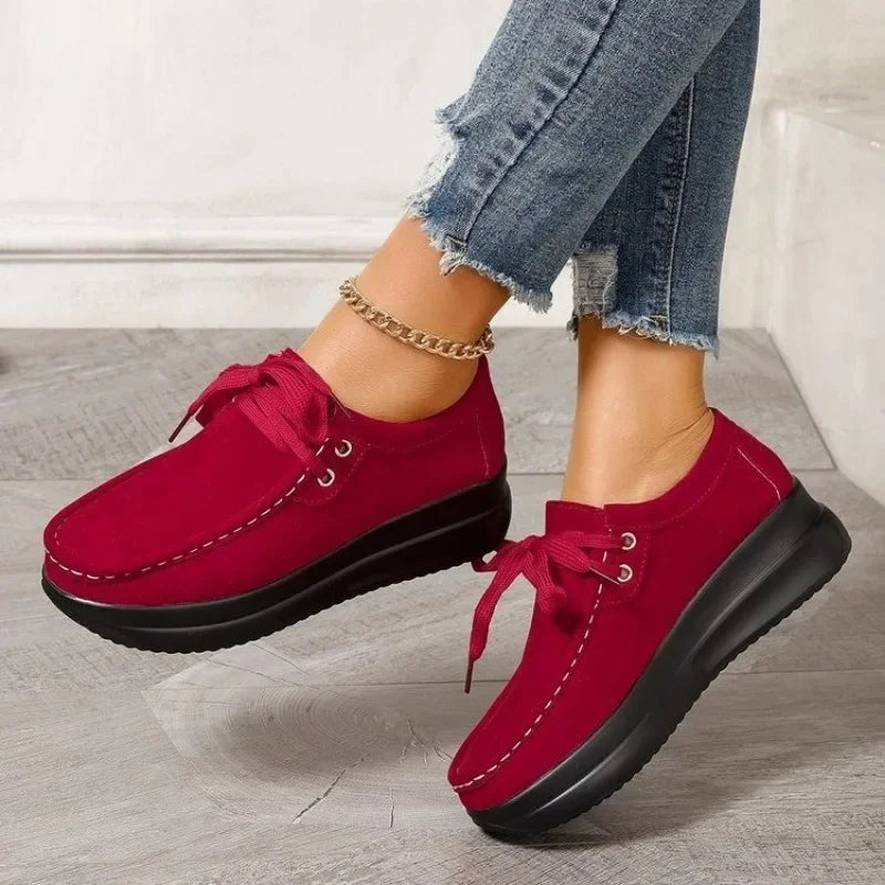Mocassino Confort con Lacci e Suola Platform in Camoscio per Donna