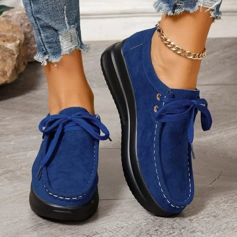 Mocassino Confort con Lacci e Suola Platform in Camoscio per Donna