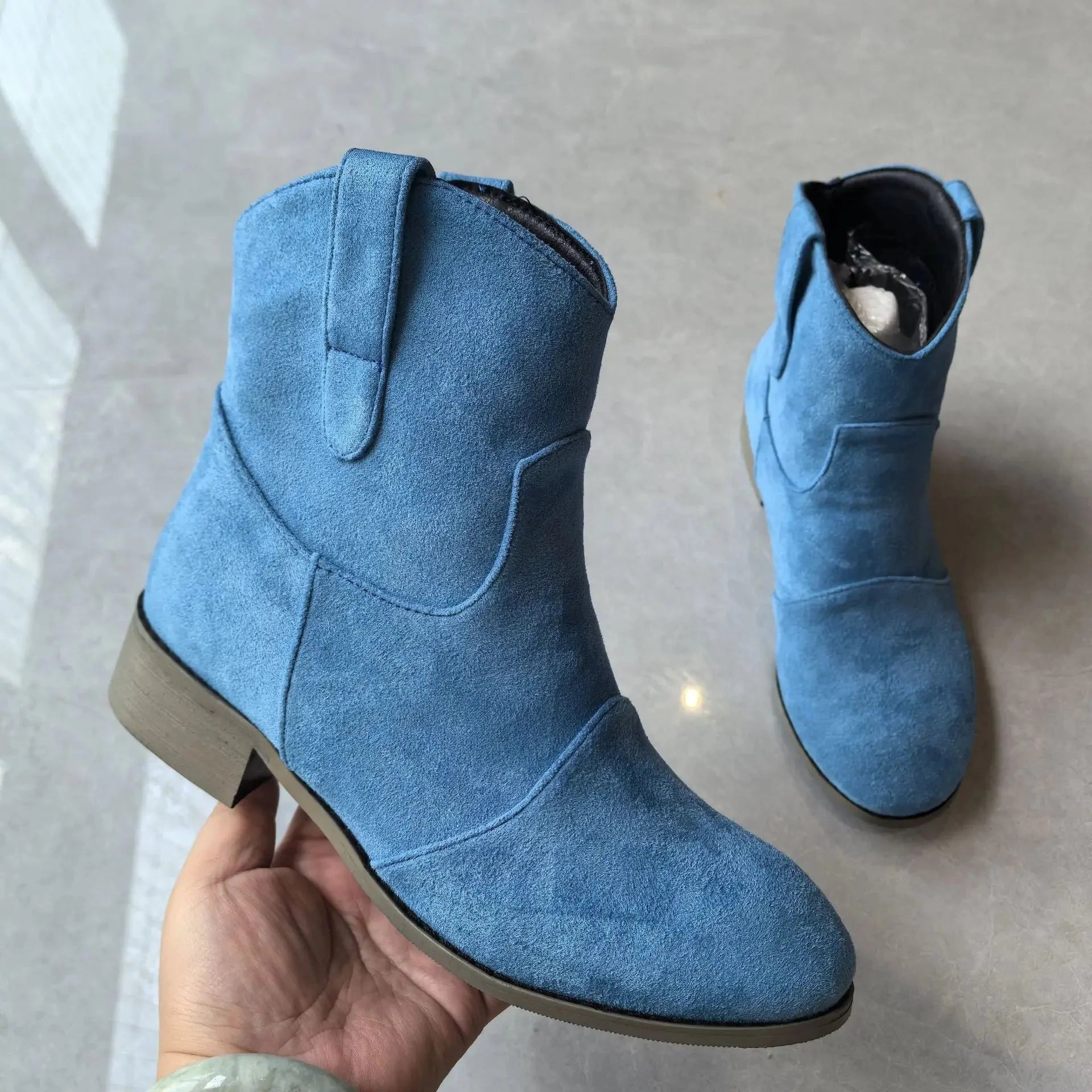 Stivaletti con tacco in camoscio da donna