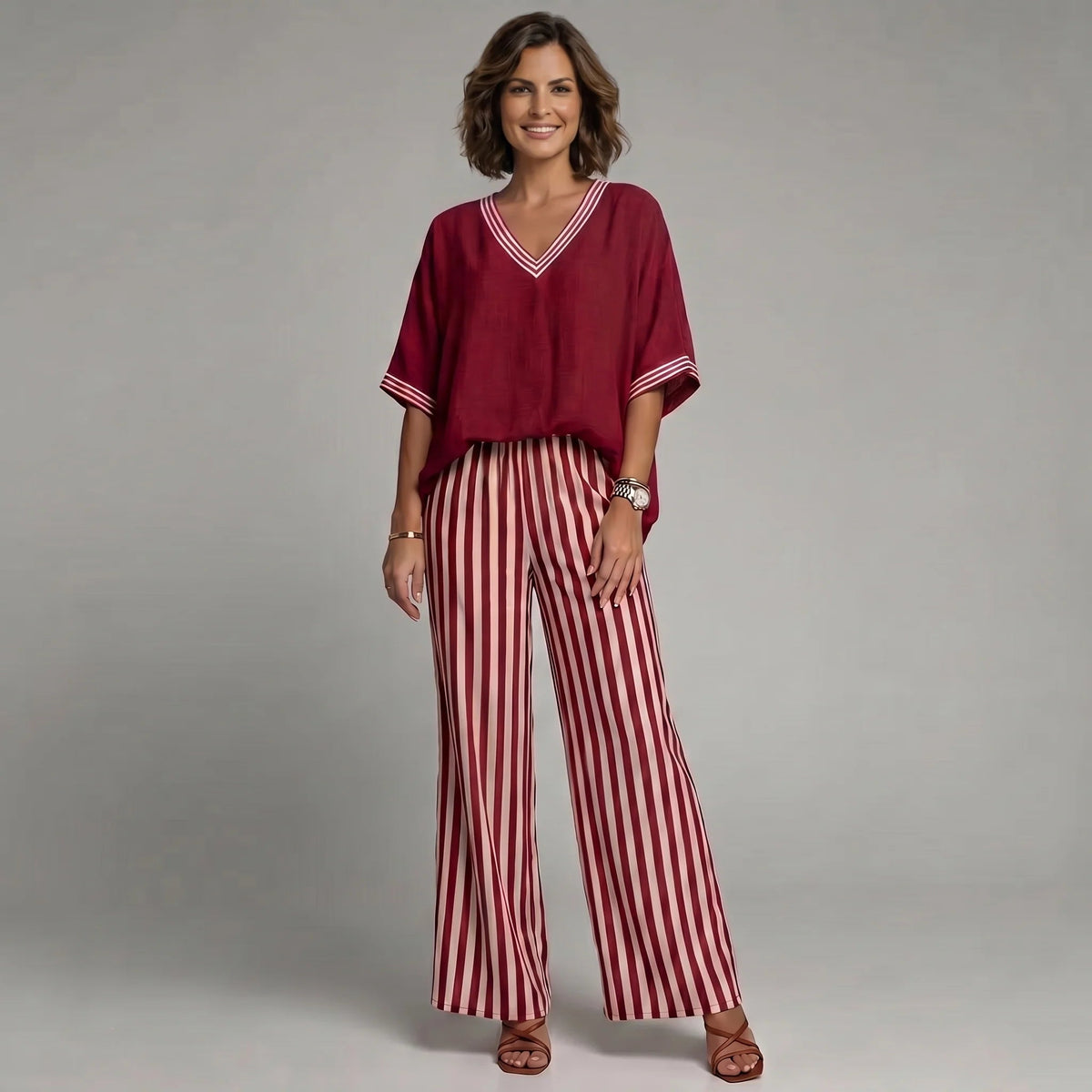 Ensemble donna in lino e cotone con pantaloni larghi a righe e top con scollo a V