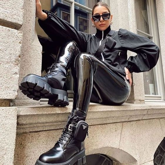 Pantaloni a vita alta aderenti in similpelle lucida da donna  