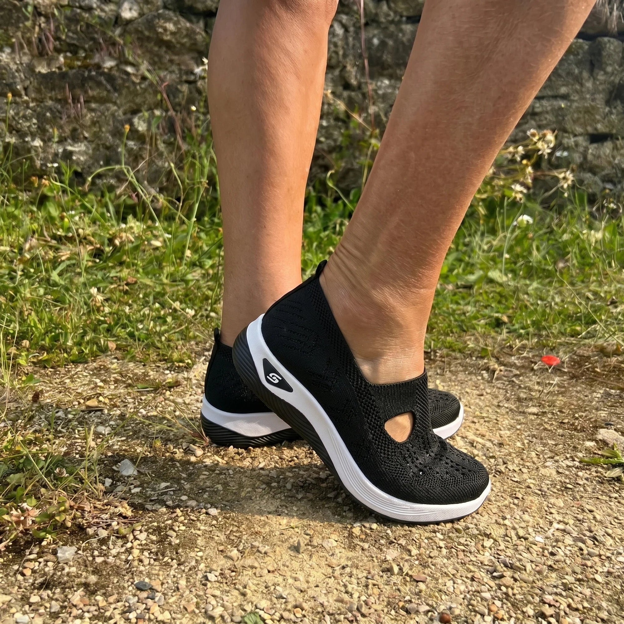 Sneaker comoda e leggera senza lacci in maglia per donna
