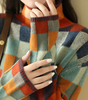 Maglione oversize a quadri con collo alto per donna