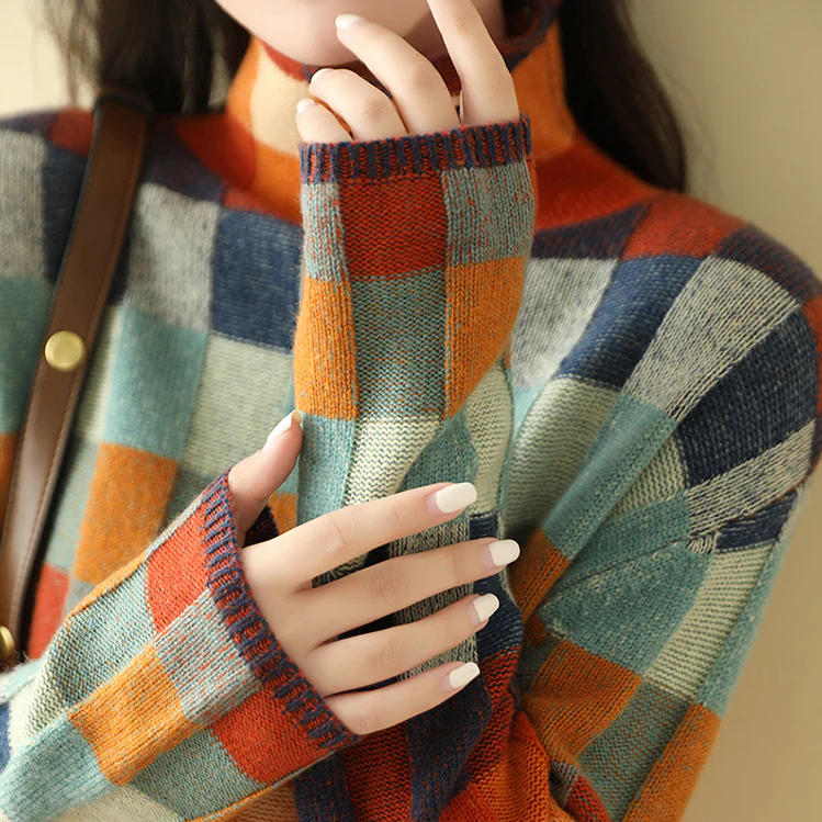 Maglione oversize a quadri con collo alto per donna