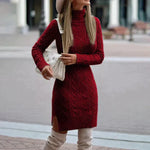 Vestito maglione corto aderente con maniche lunghe e collo alto da donna