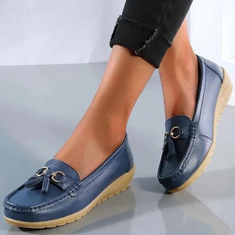 Mocassino Confort in Pelle con Nappina e Fibbia Dorata da Donna
