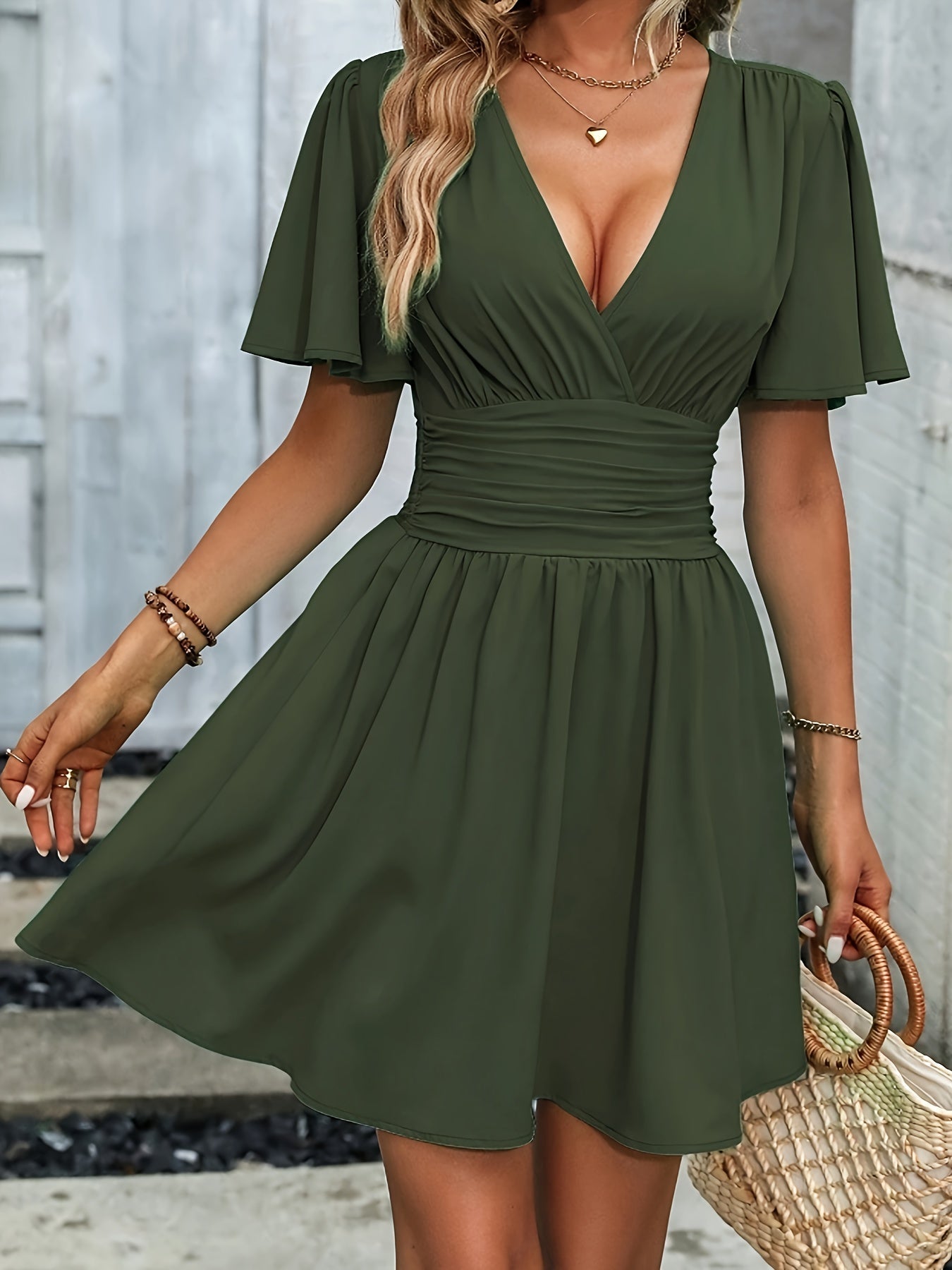 Robe à décolleté en V et manches à volants pour Femmes - Emilia Lane