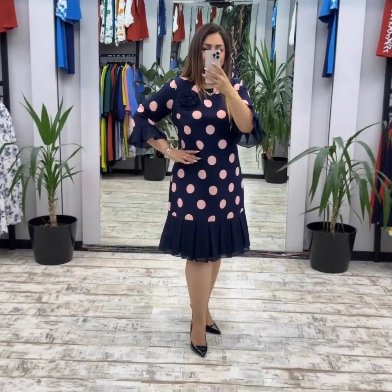 Robe mi - longue plissée à pois pour femmes - Emilia Lane