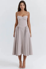 Robe Midi à Träger Ajustée et Plissée pour Femme | Idéale pour les Sorties - Emilia Lane